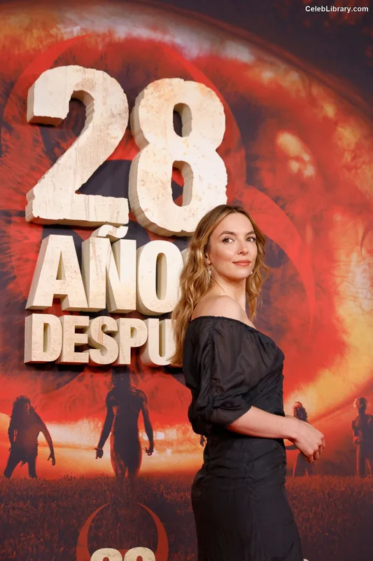 Jodie Comer photo 4 of 340