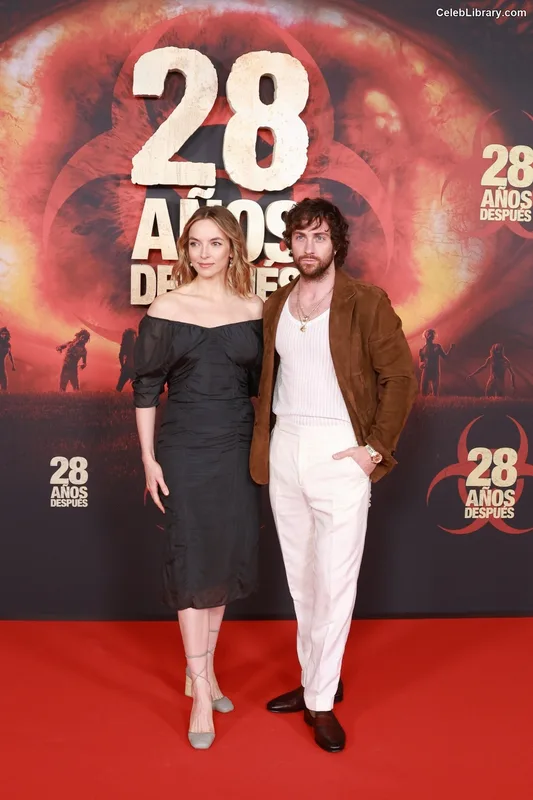 Jodie Comer photo 7 of 340