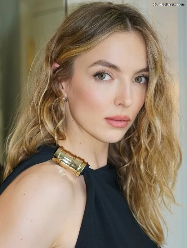 Jodie Comer photo 11 of 340