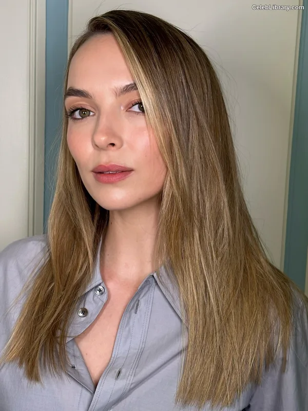 Jodie Comer photo 12 of 340