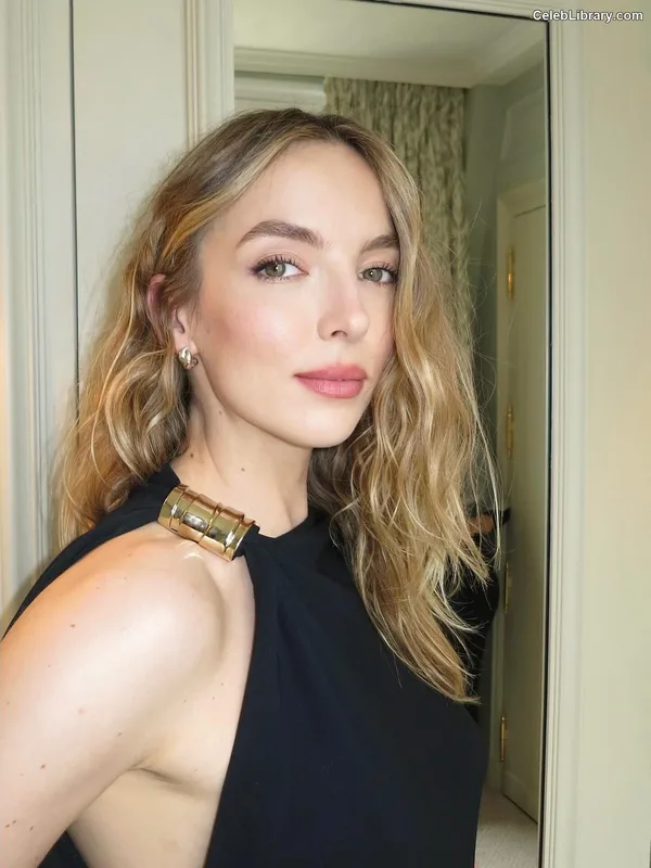 Jodie Comer photo 14 of 340