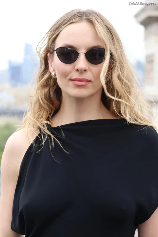 Jodie Comer photo 18 of 340