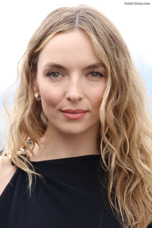 Jodie Comer photo 20 of 340