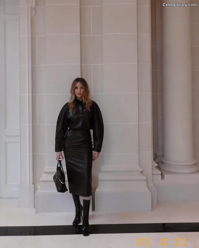 Jodie Comer photo 13 of 340