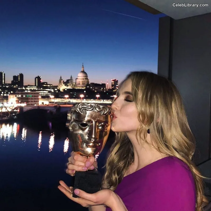 Jodie Comer photo 18 of 340