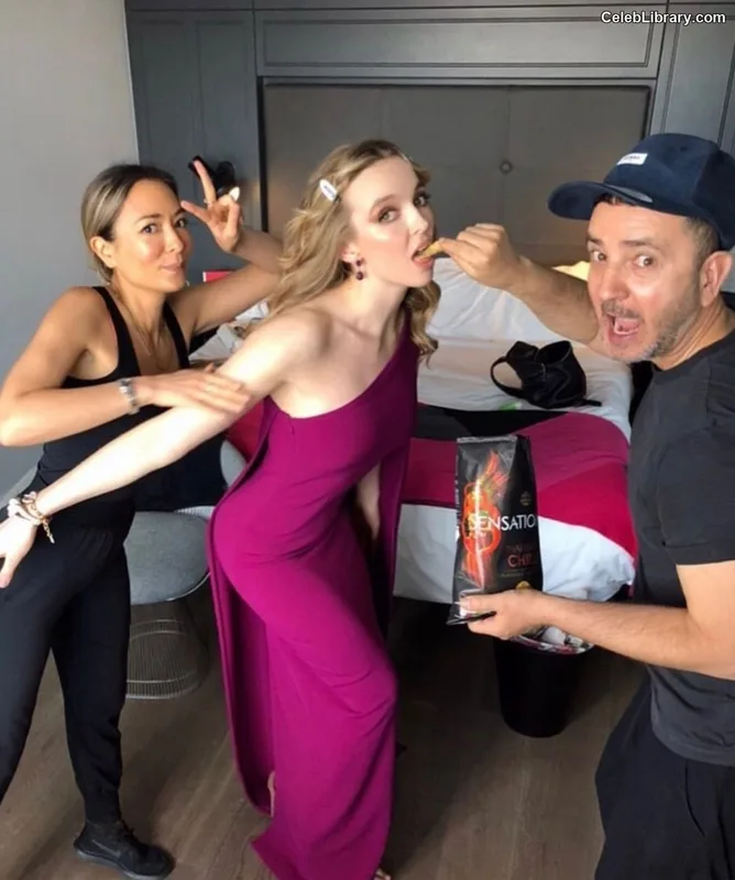 Jodie Comer photo 19 of 340