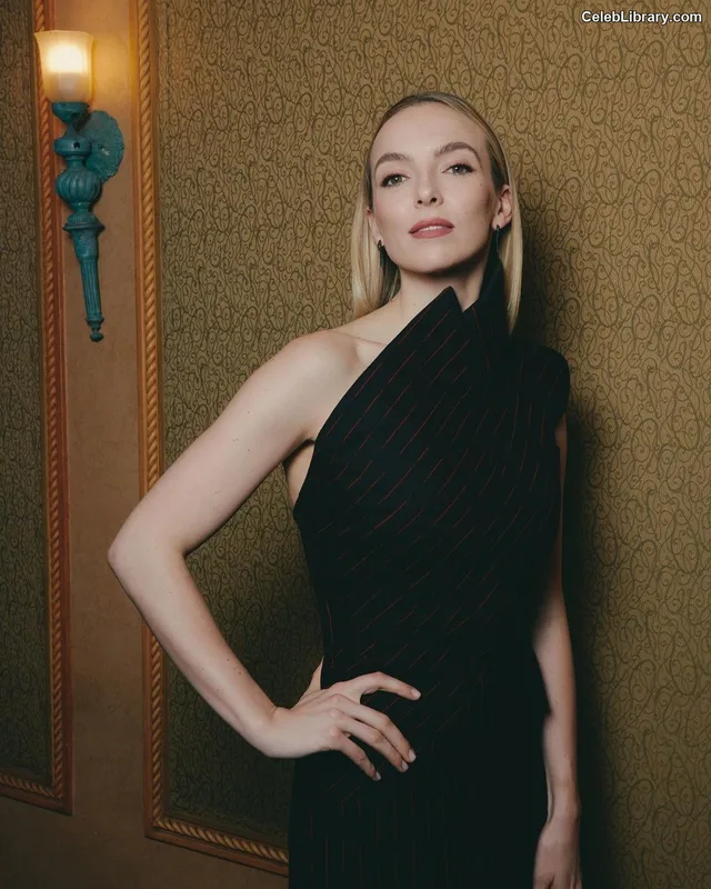 Jodie Comer photo 18 of 340