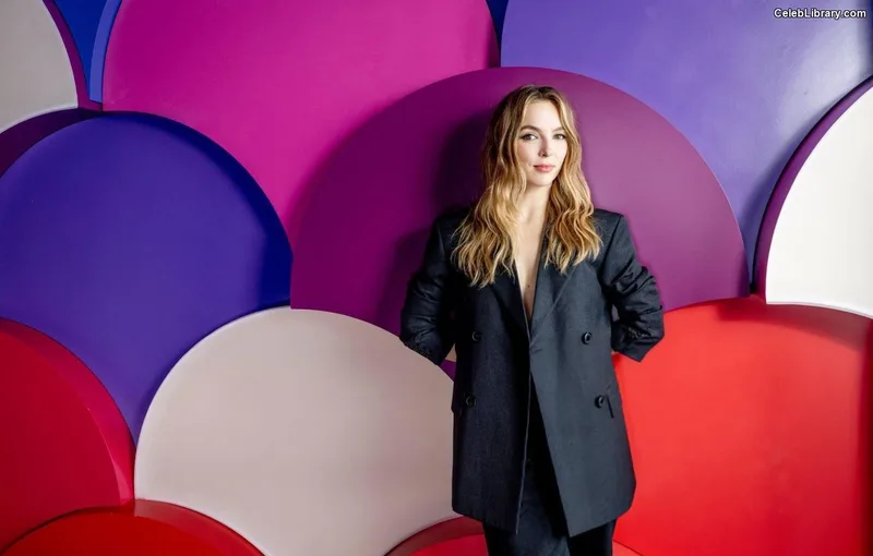 Jodie Comer photo 20 of 340