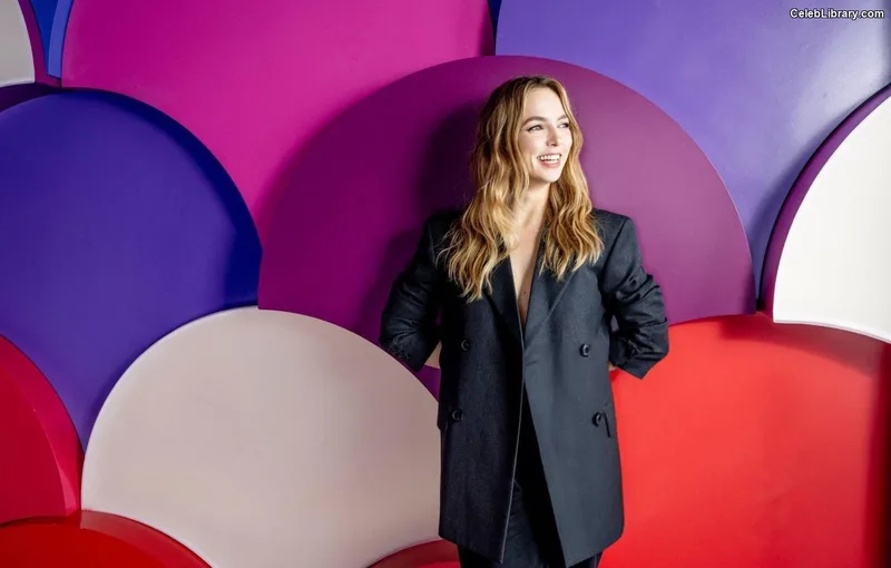 Jodie Comer photo 22 of 340