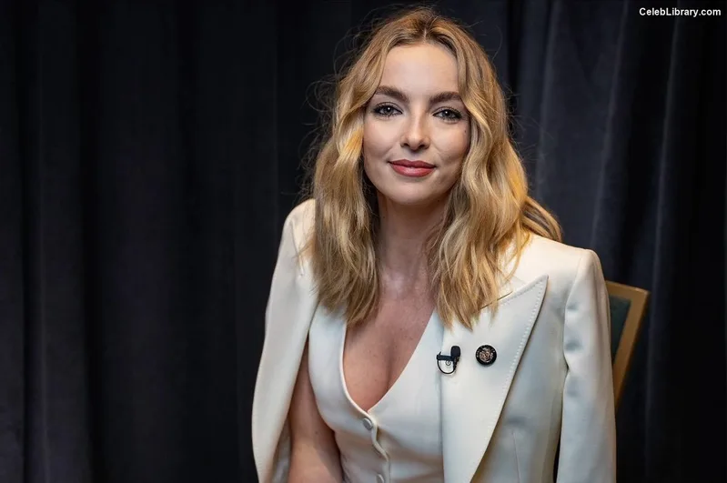 Jodie Comer photo 14 of 340
