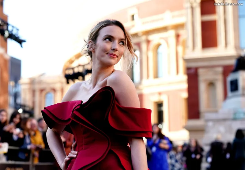 Jodie Comer photo 12 of 340