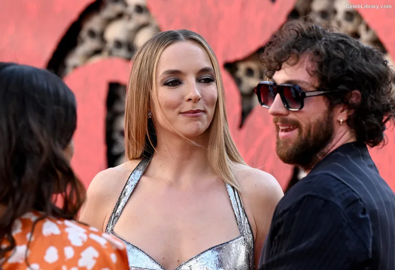 Jodie Comer photo 3 of 340