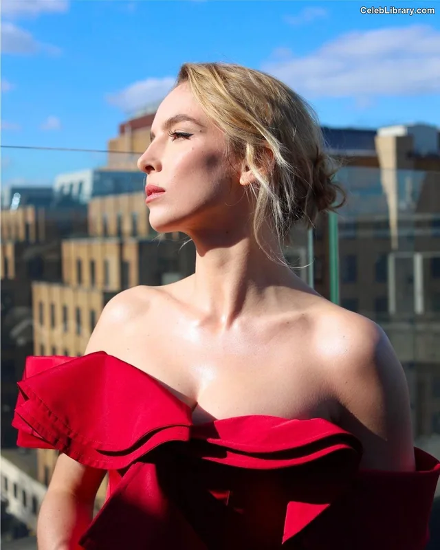 Jodie Comer photo 1 of 340