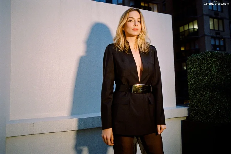 Jodie Comer photo 4 of 340