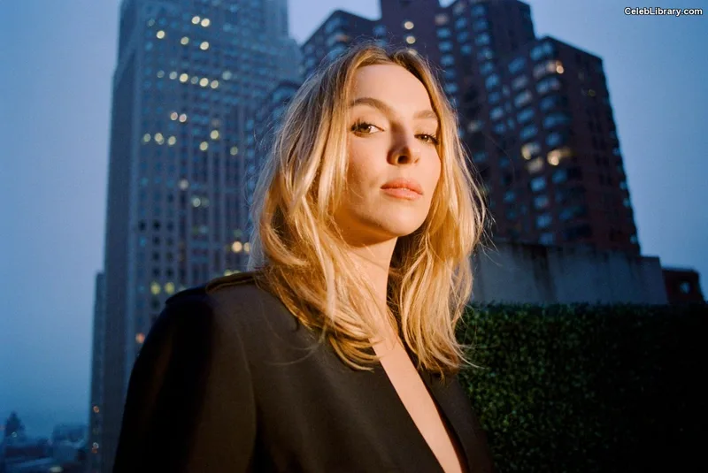 Jodie Comer photo 5 of 340