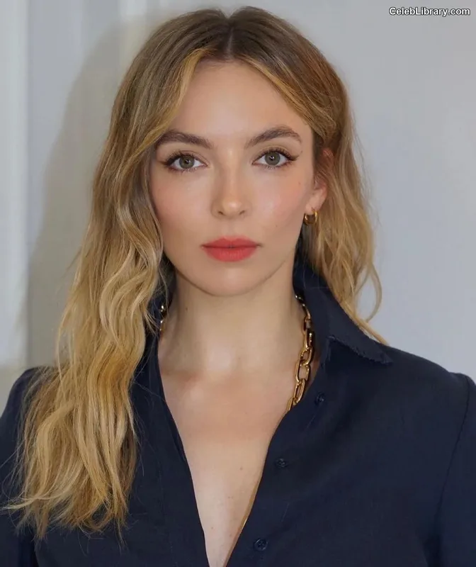 Jodie Comer photo 7 of 340