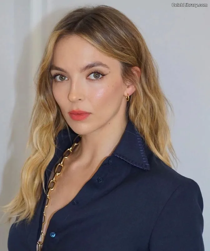Jodie Comer photo 13 of 340