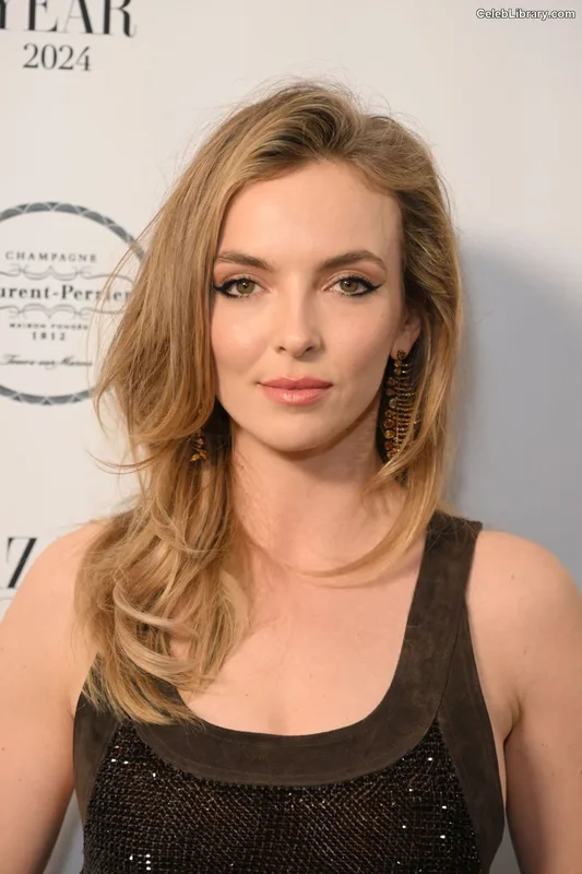 Jodie Comer photo 17 of 340