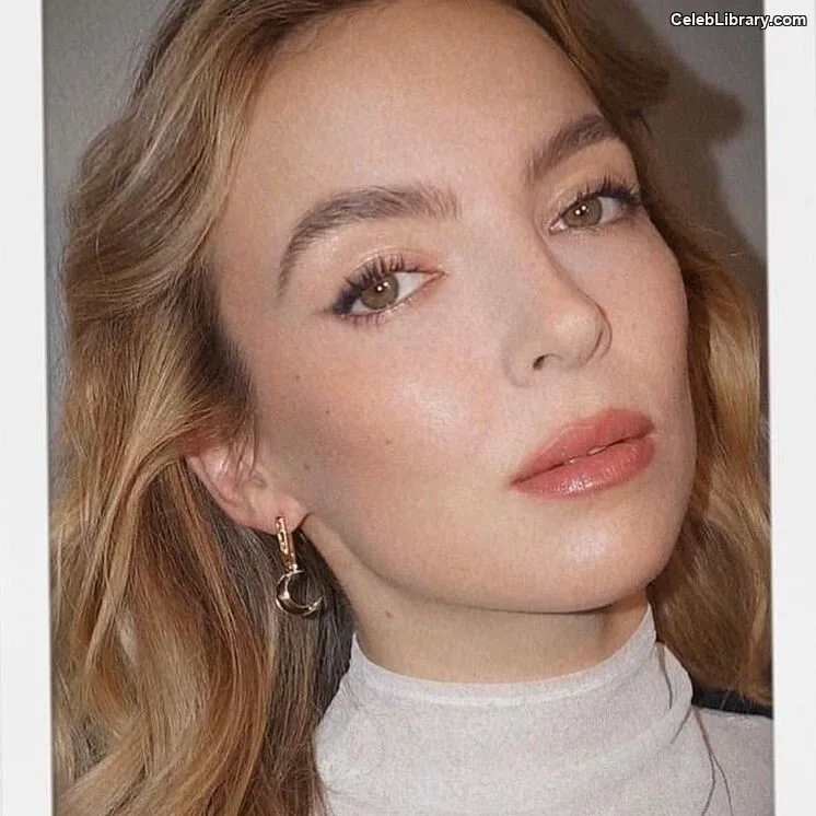 Jodie Comer photo 2 of 340