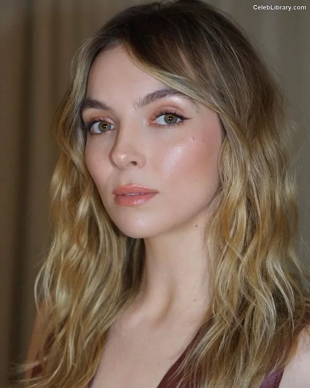 Jodie Comer photo 3 of 340