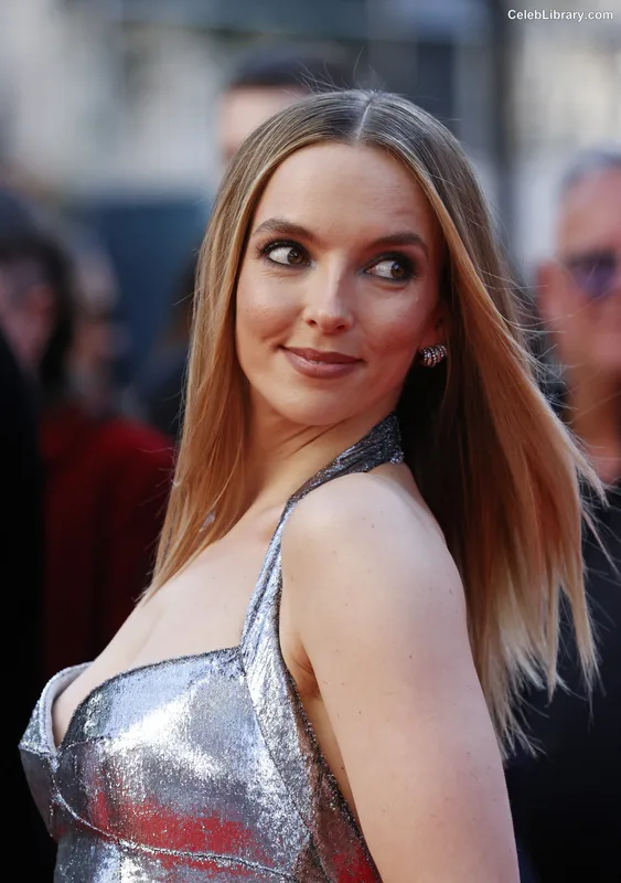 Jodie Comer photo 14 of 340