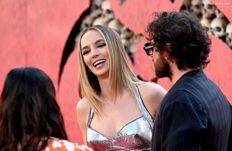Jodie Comer photo 17 of 340
