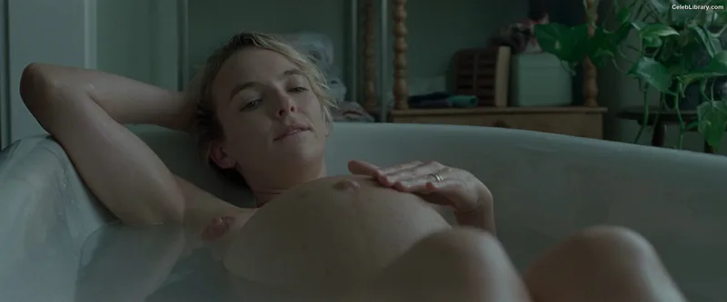 Jodie Comer photo 5 of 340