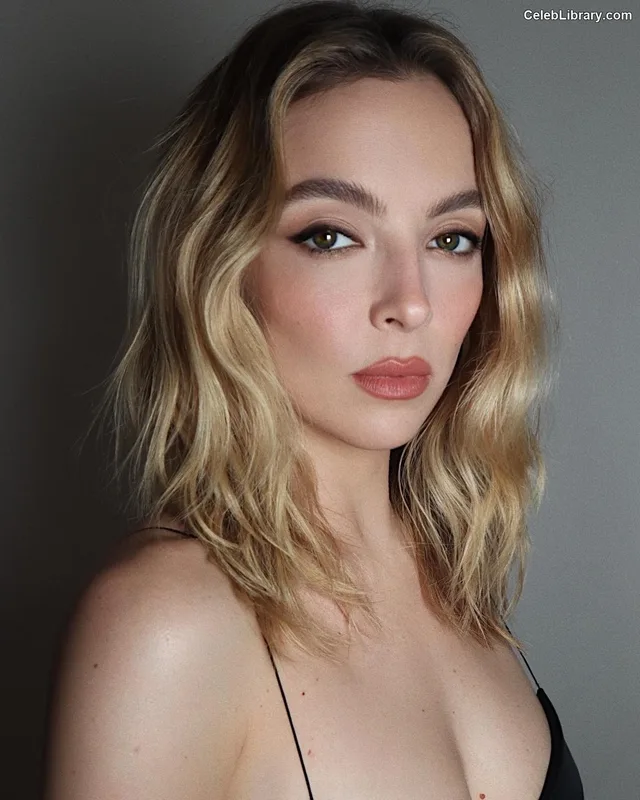 Jodie Comer photo 14 of 340