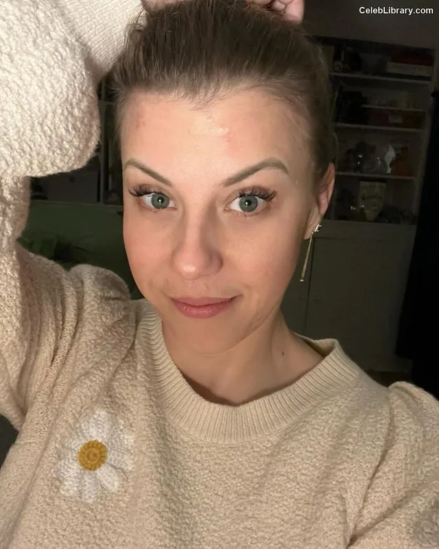Jodie Sweetin photo 12 of 151