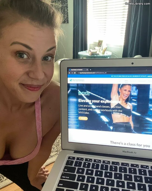 Jodie Sweetin photo 17 of 151