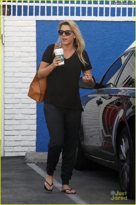 Jodie Sweetin photo 3 of 151