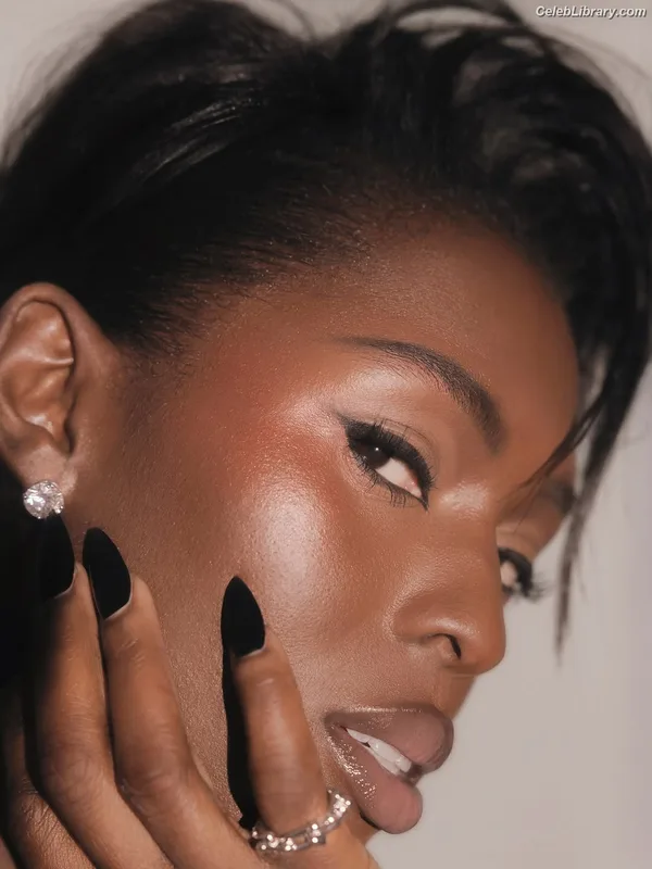 Jodie Turner-Smith photo 5 of 210