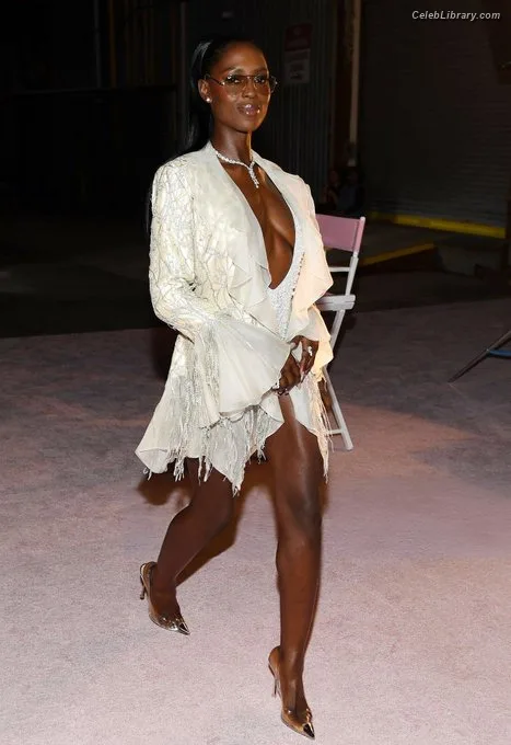 Jodie Turner-Smith photo 8 of 210
