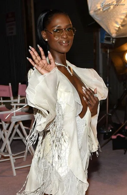 Jodie Turner-Smith photo 9 of 210