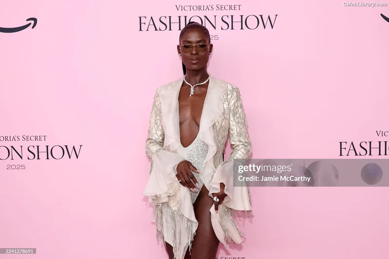 Jodie Turner-Smith photo 11 of 210