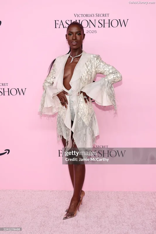 Jodie Turner-Smith photo 14 of 210