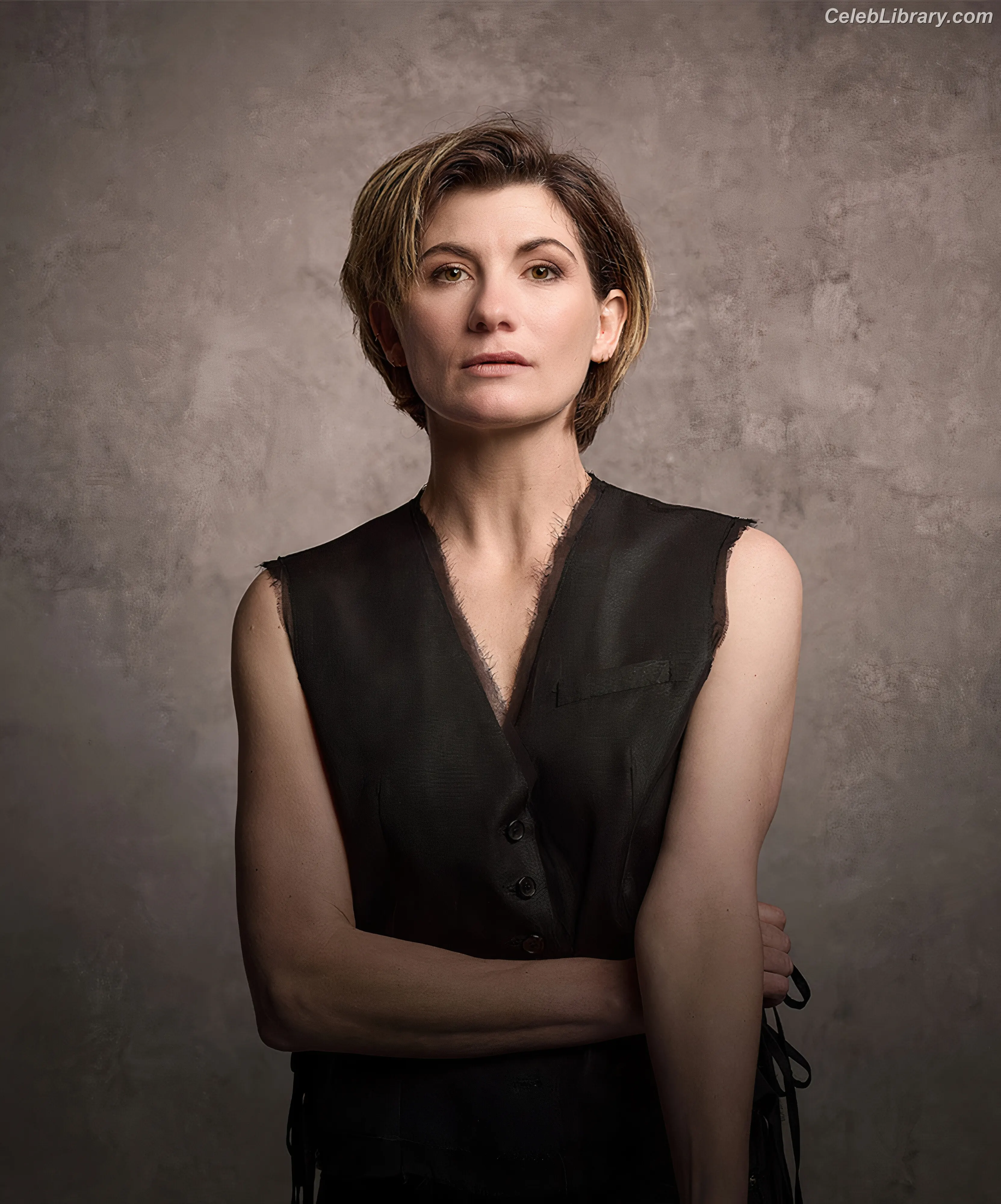 Jodie Whittaker photo 6 of 41