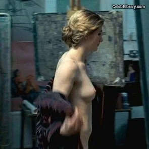Jodie Whittaker photo 1 of 42