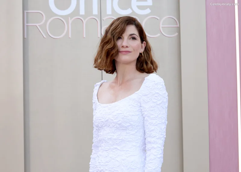 Jodie Whittaker photo 6 of 42