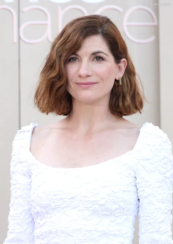 Jodie Whittaker photo 12 of 42