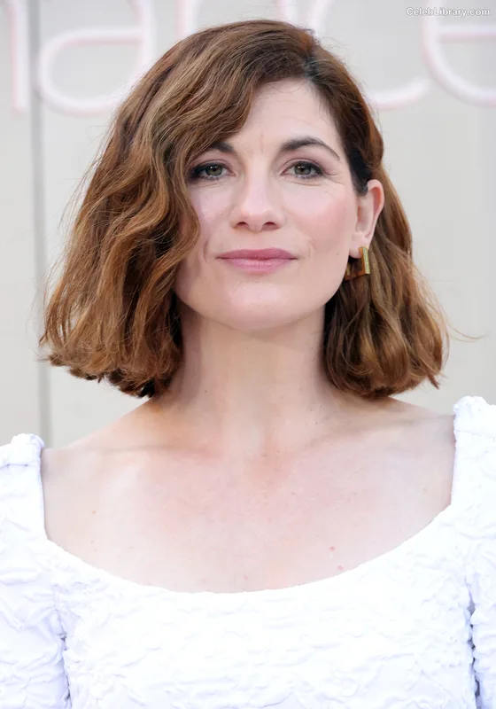Jodie Whittaker photo 13 of 42