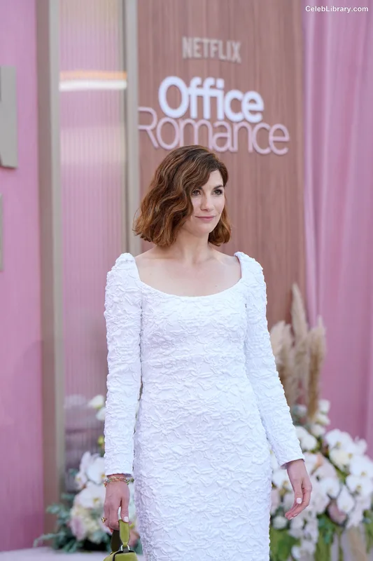 Jodie Whittaker photo 17 of 42