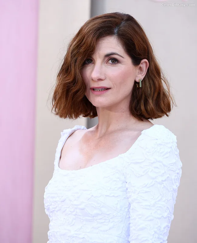 Jodie Whittaker photo 18 of 42