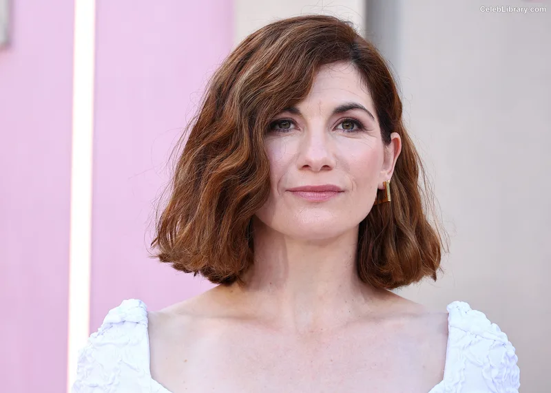 Jodie Whittaker photo 19 of 42