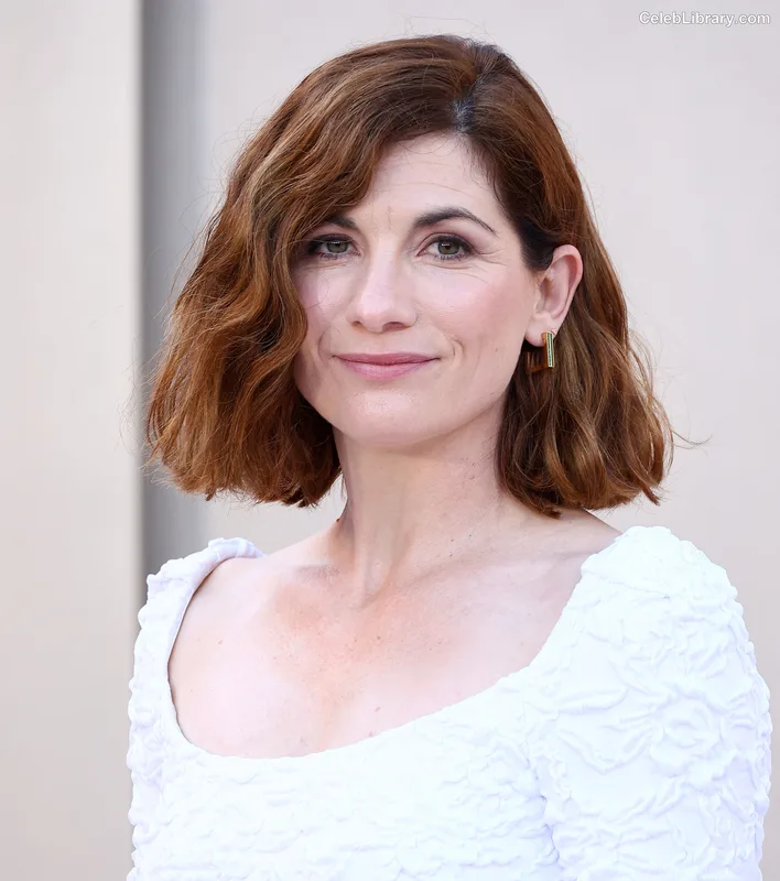 Jodie Whittaker photo 23 of 42