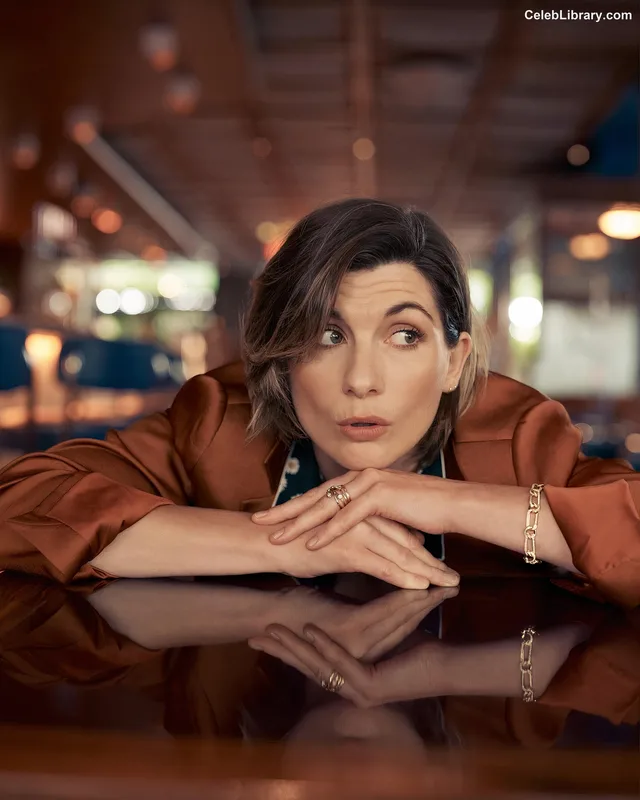 Jodie Whittaker photo 2 of 42
