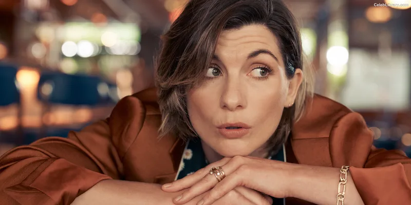 Jodie Whittaker photo 3 of 42