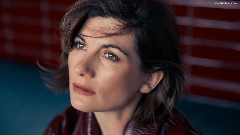 Jodie Whittaker photo 5 of 42