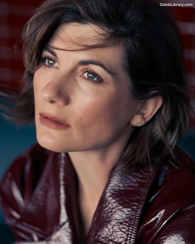 Jodie Whittaker photo 6 of 42