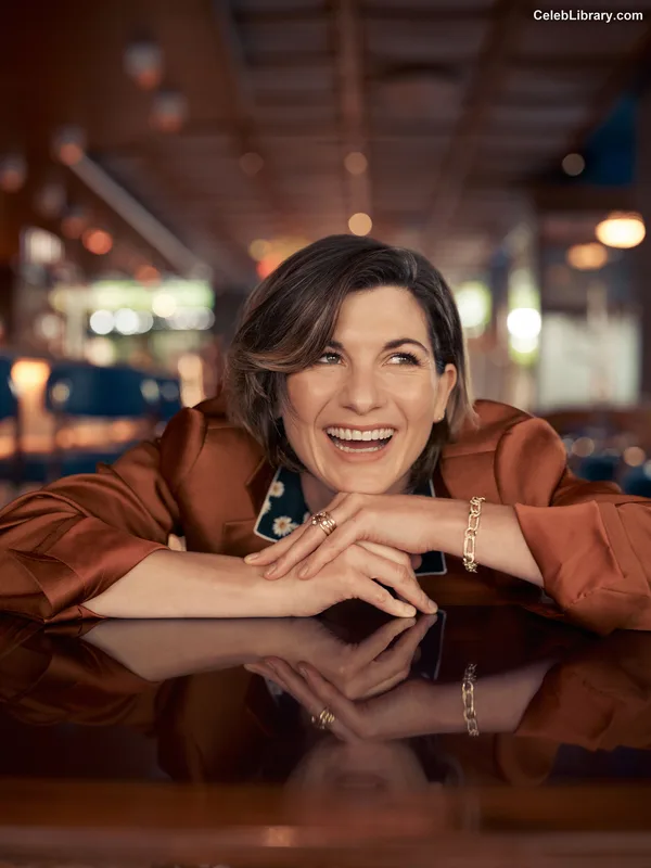Jodie Whittaker photo 8 of 42
